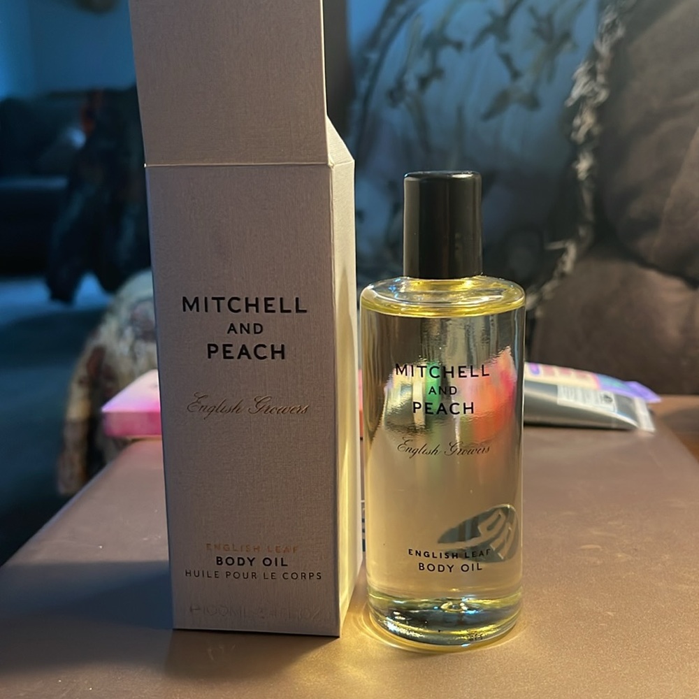MITCHELL AND PEACH English Leaf Body Oil